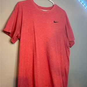 Nike Men's Short Sleeve Tee in Red/Coral